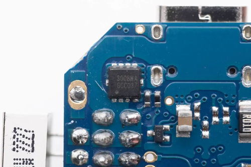 绿联25000mAh 145W笔记本充电宝内部结构深度拆解报告 PCB设计、接口插座与安全防护分析